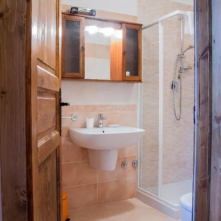 Guest house All'ombra Di San Damiano 2*