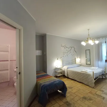 All'ombra Di San Damiano Guest house 2*