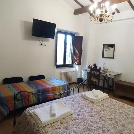 All'ombra Di San Damiano Guest house 2*