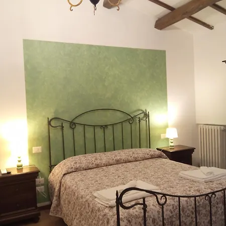All'ombra Di San Damiano Guest house