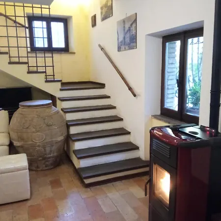 All'ombra Di San Damiano Guest house 2*