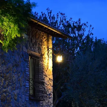 Guest house All'ombra Di San Damiano 2*
