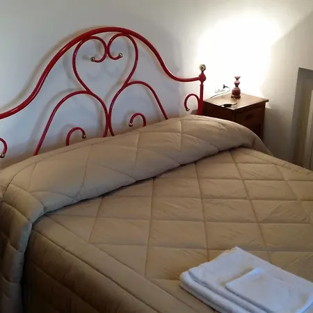 All'ombra Di San Damiano Guest house